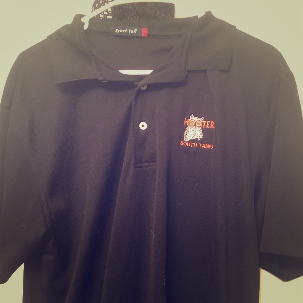 Men’s hooters polo